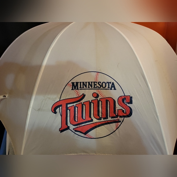 Vintage Minnesota twins umbrella - Picture 3 of 7